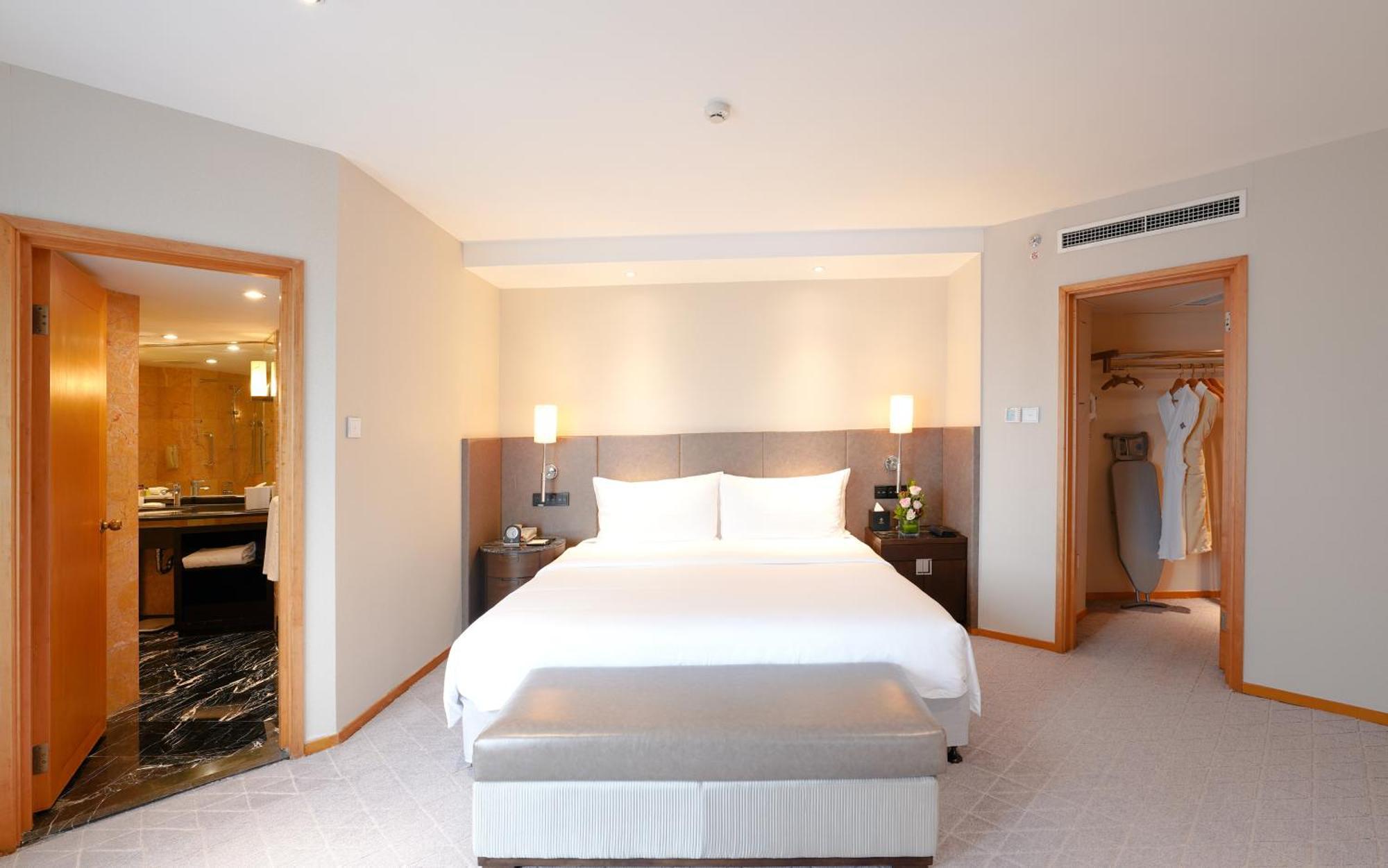 Jinling Hotel Nanjing  Exterior photo