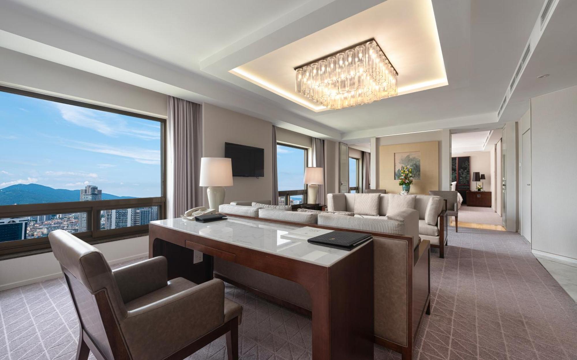 Jinling Hotel Nanjing  Exterior photo